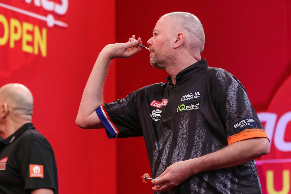 Raymond van Barneveld ist zusammengebrochen. 