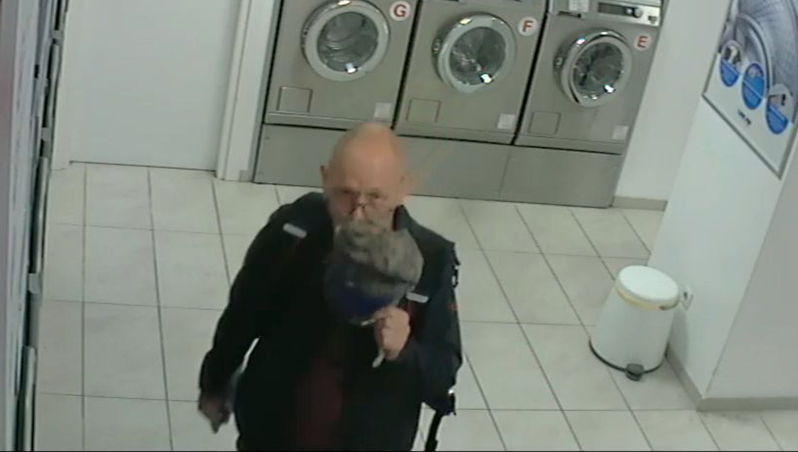 Der Mann steht im Verdacht in einem Waschsalon zwei Mal die Kasse eines Geldwechselautomatens aufgebrochen zu haben. 