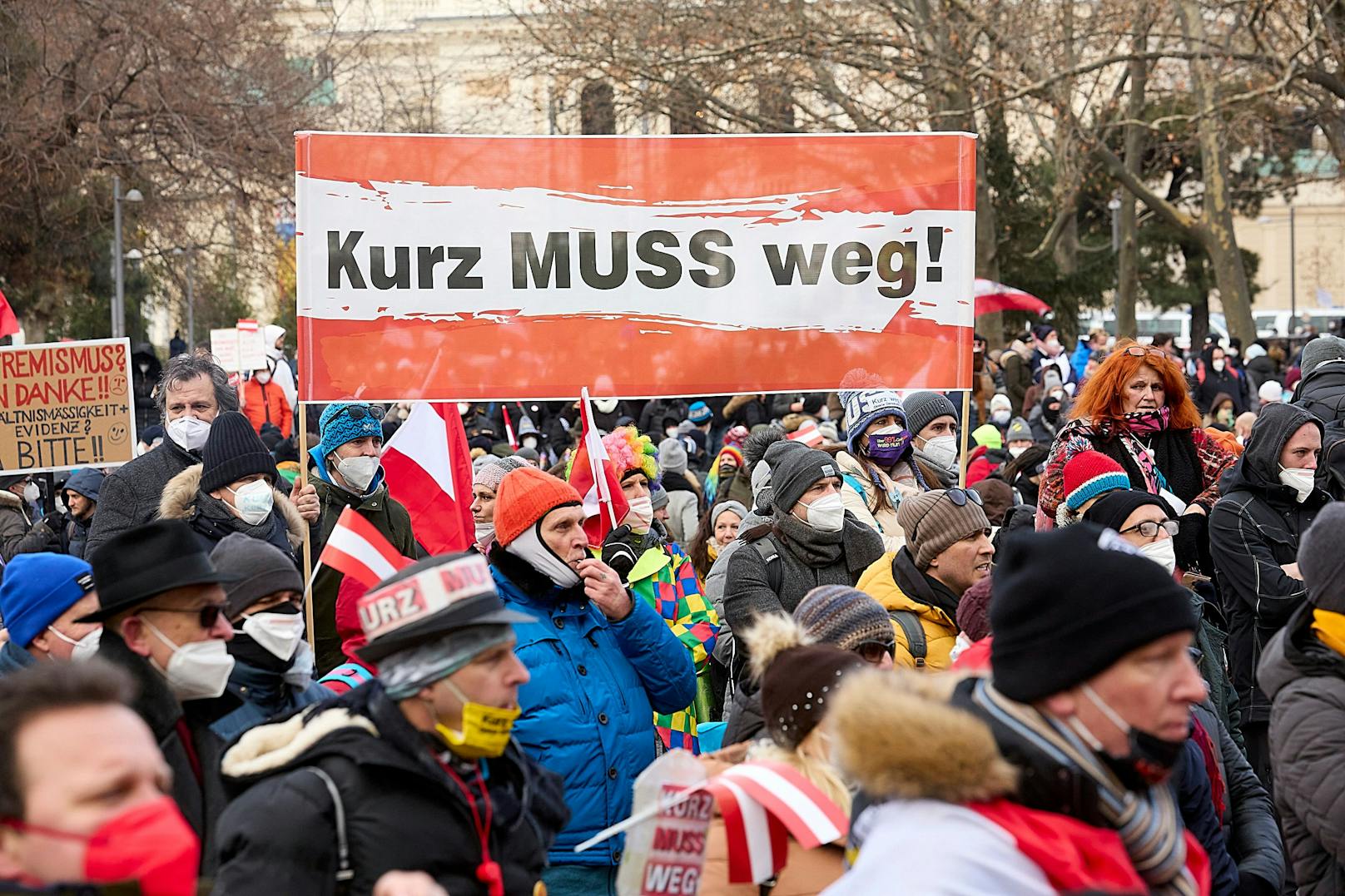 Eine Kundgebung gegen die Coronamaßnehmen der Regierung in Wien am 13. Februar 2021