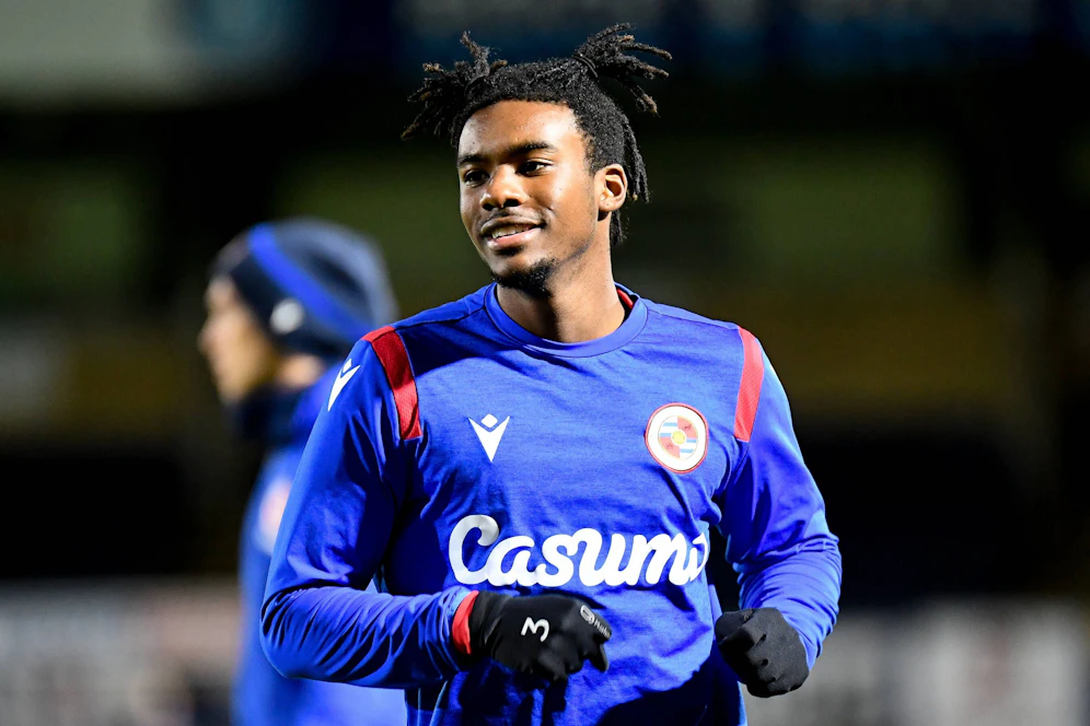 Omar Richards unterschreibt bei den Bayern. 