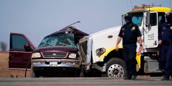 Bei dem Unfall sind mindestens 15 Menschen ums Leben gekommen.