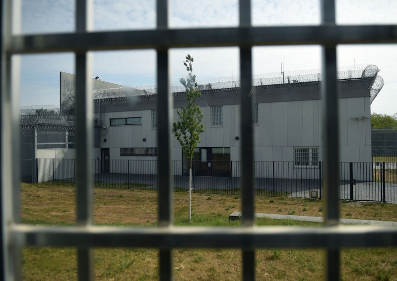 Die JVA Heidering wurde erst 2013 eröffnet und bietet Platz für 647 Sträflinge. Geplant wurde der Bau vom Grazer Architekten Josef Hohensinn.