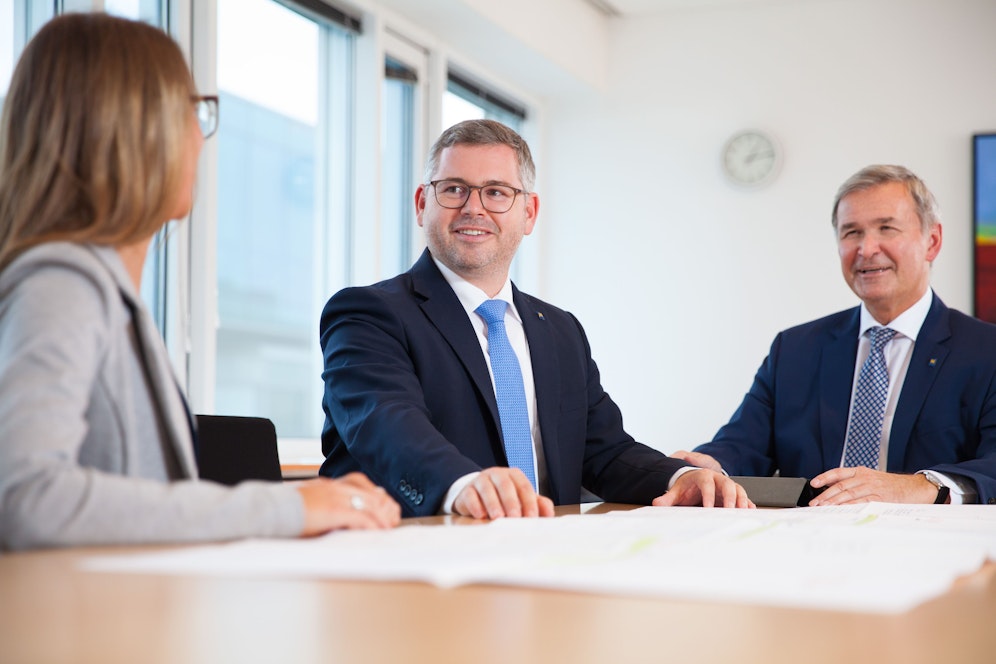 Ludwig Schleritzko in der Mitte.