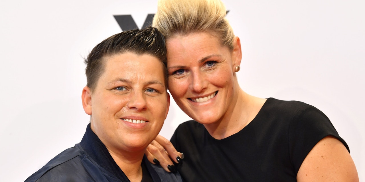 Kerstin Ott lüftet Geheimnis um ihr LiebesTattoo Schlager heute.at
