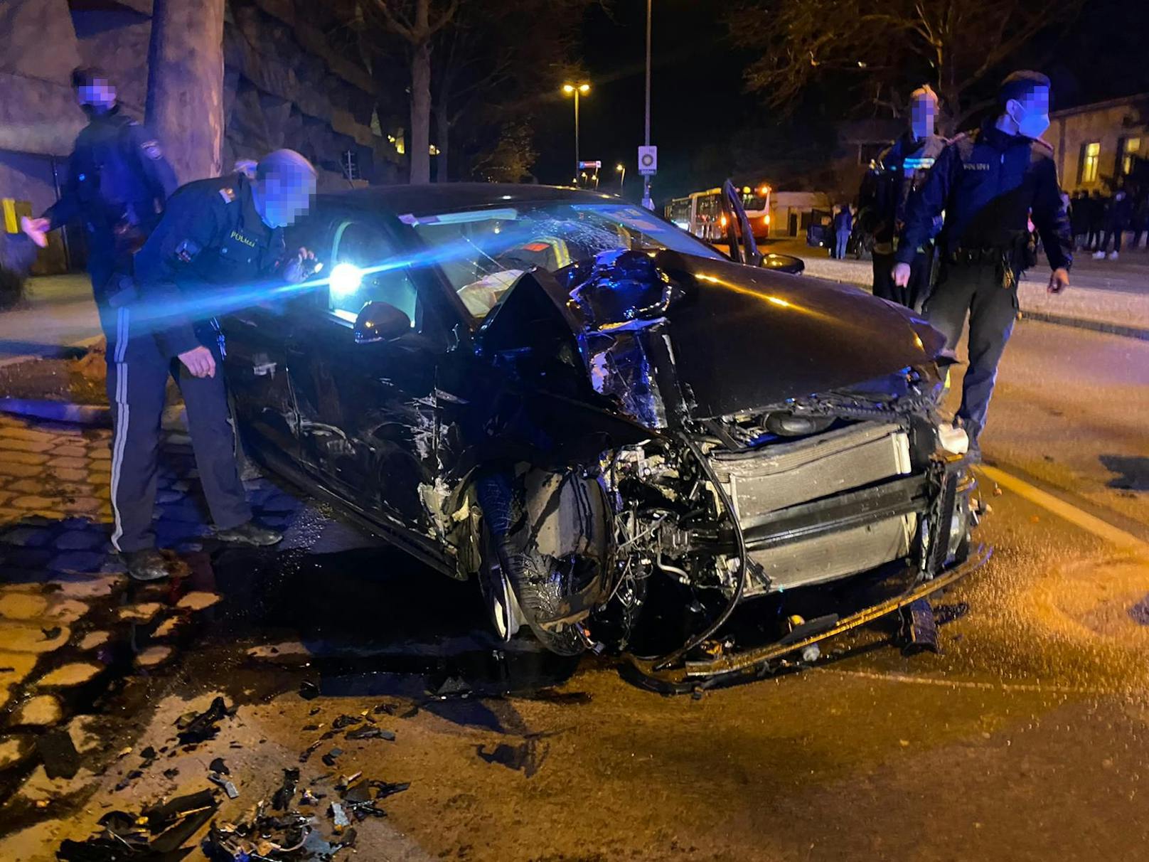Schwerer Unfall in Wien-Donaustadt am Sonntagabend