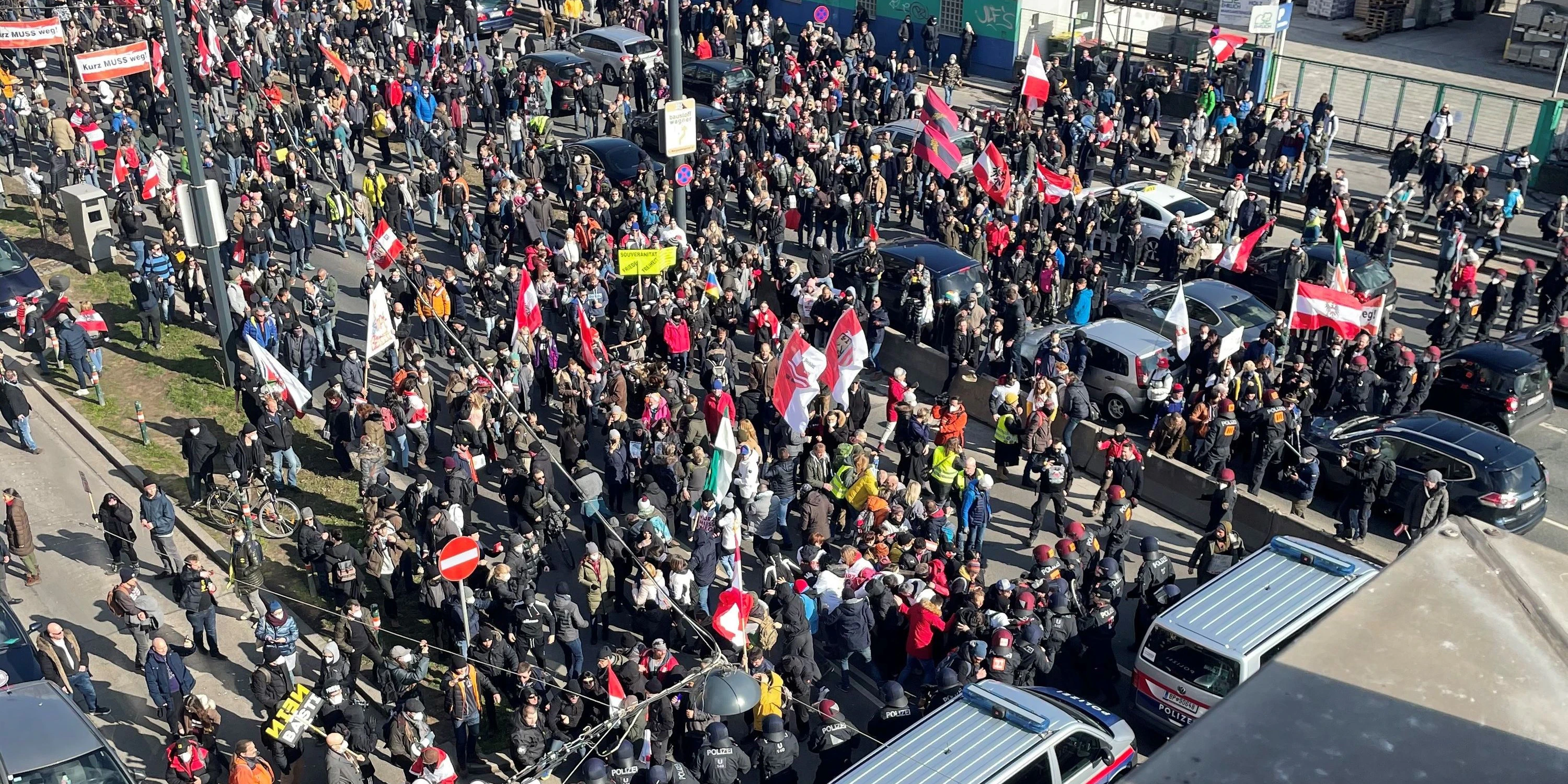 Corona-Demonstranten am Wiener Gürtel
