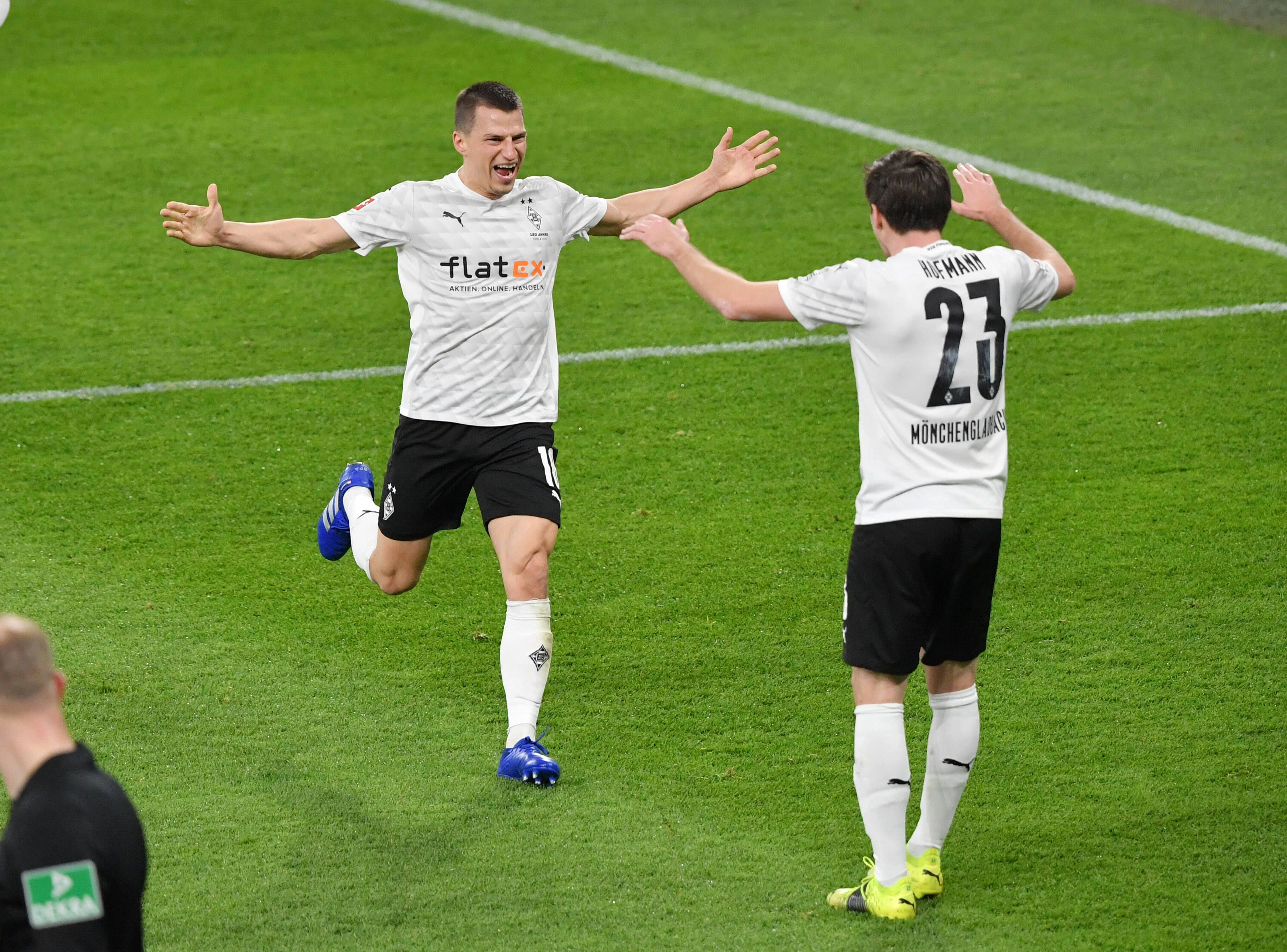 Stefan Lainer trifft für Gladbach. 