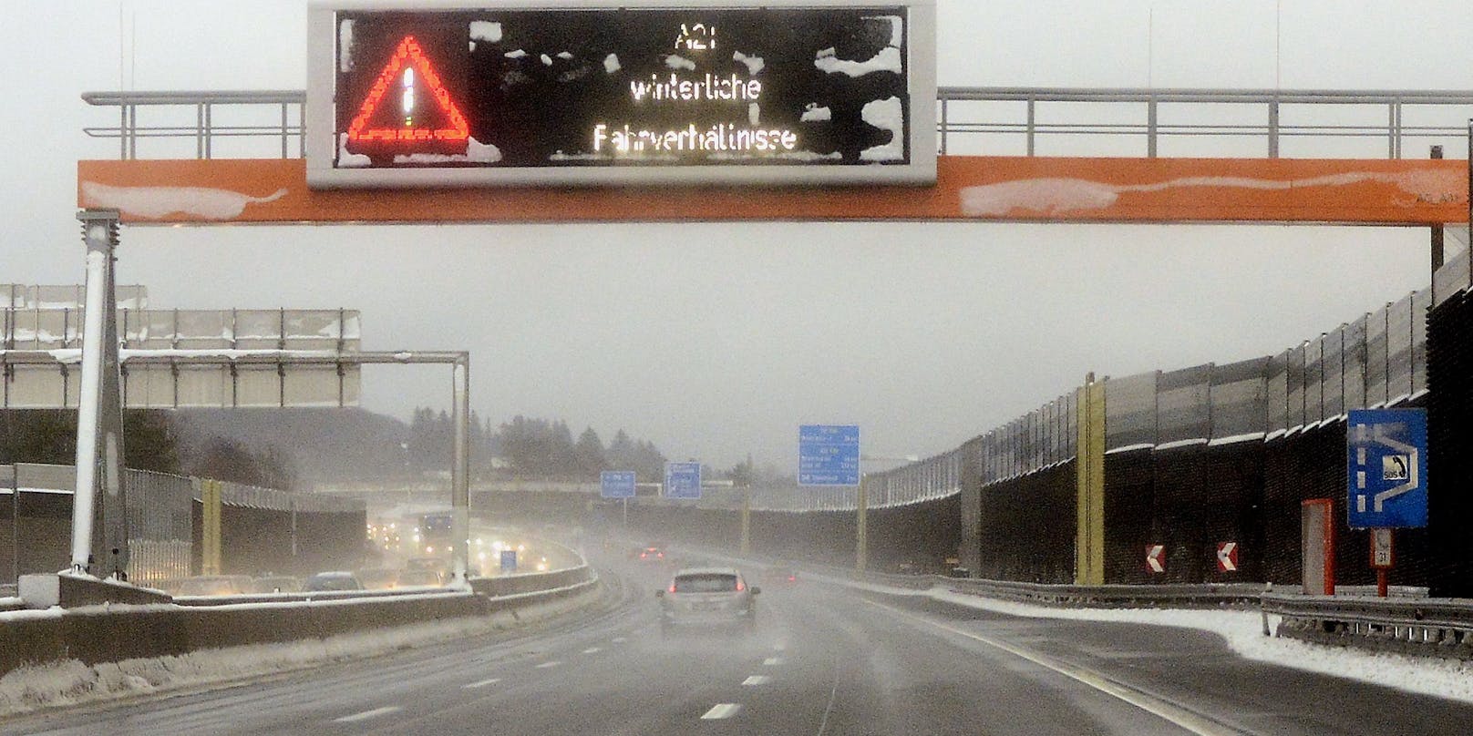 Die Wiener Außenring Autobahn (A21) war Samstagfrüh gesperrt.