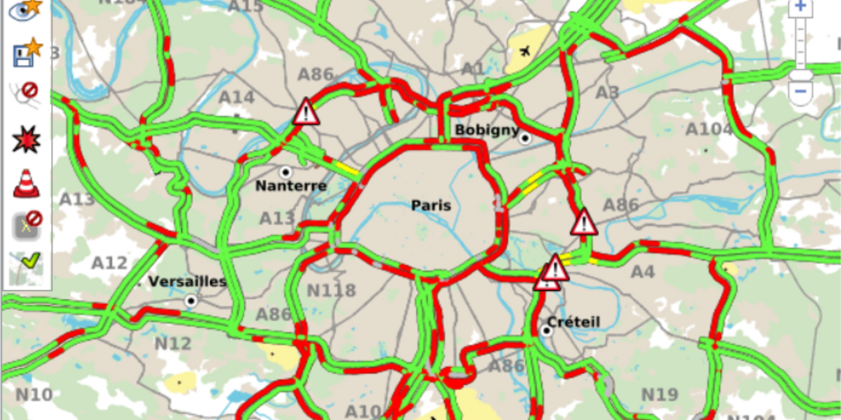 Die Menschen wollen noch vor Mitternacht die Stadt verlassen, um den Corona-Maßnahmen, die ab dem 20. März gelten, zu entkommen.