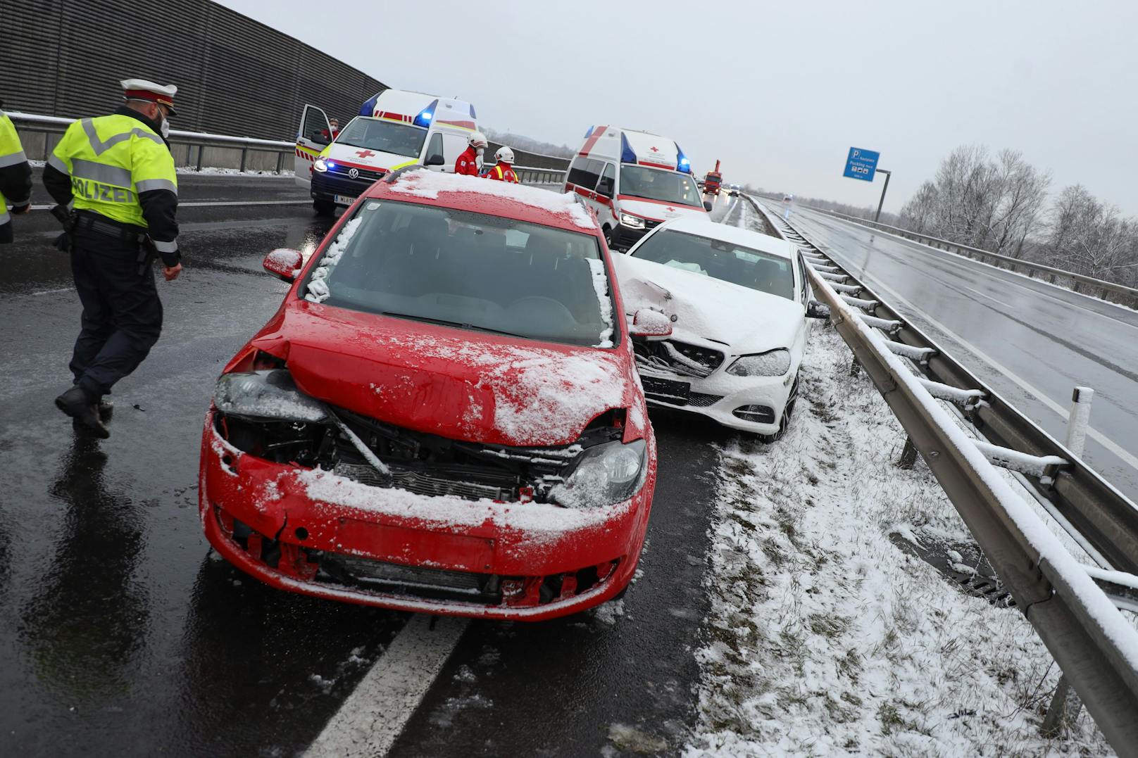 17 Verletzte bei schwerem Serienunfall nahe Linz