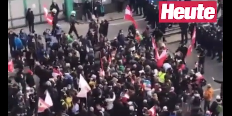 Corona-Demo am 20. März kurz vor dem Matzleinsdorfer Platz
