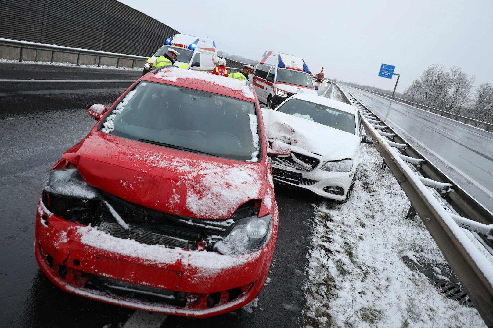 17 Verletzte bei schwerem Serienunfall auf Welser Autobahn