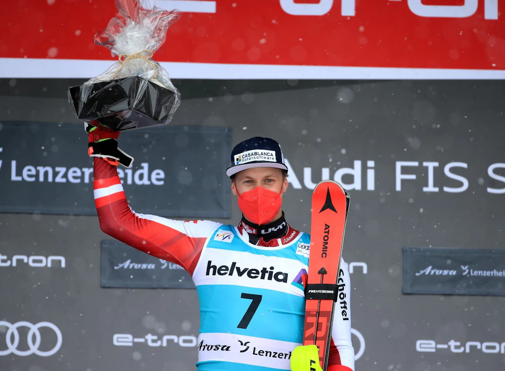 Manuel Feller jubelt über seinen Sieg in Lenzerheide.