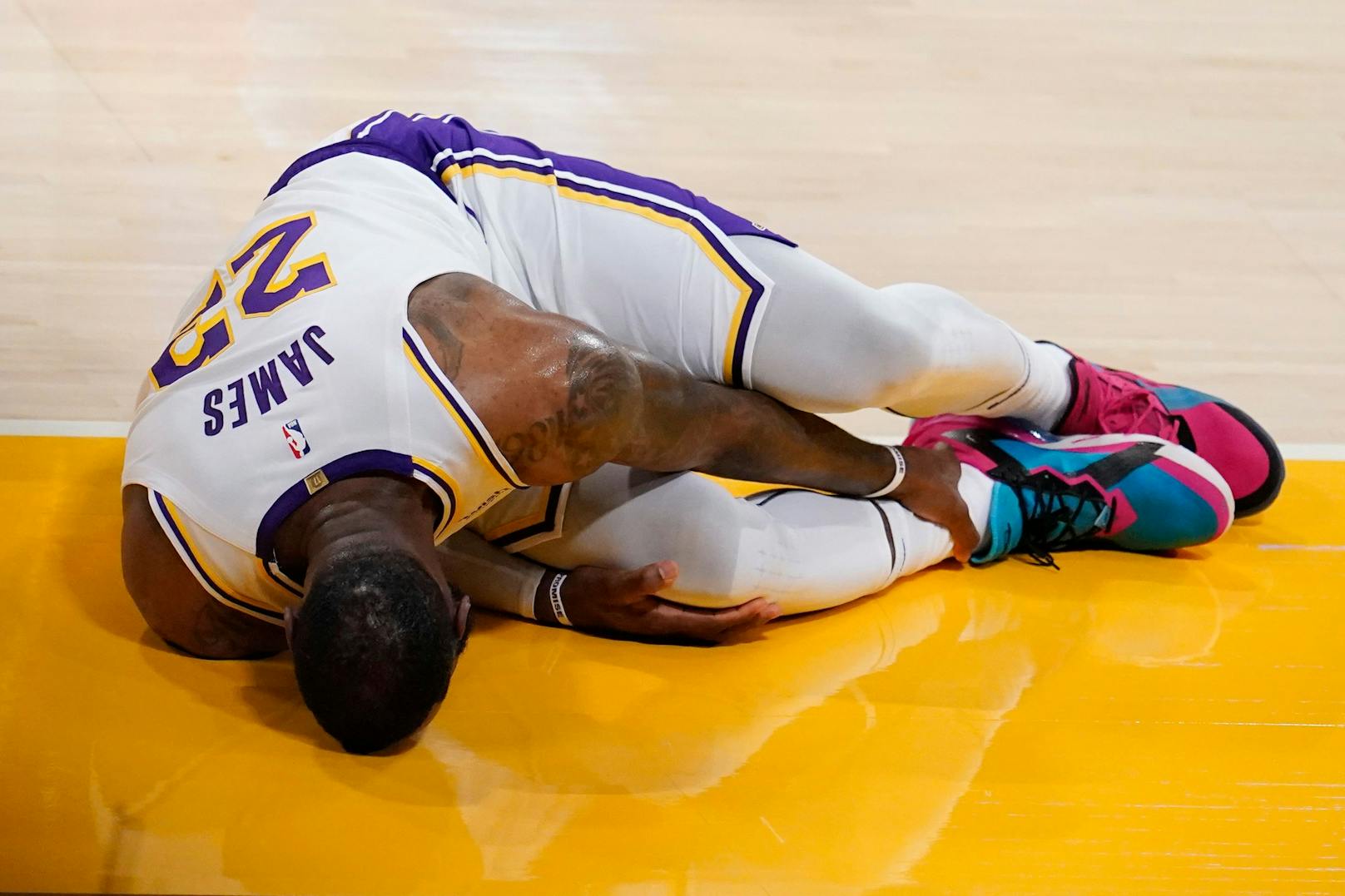 NBA-Superstar James geht mit Schmerzen zu Boden