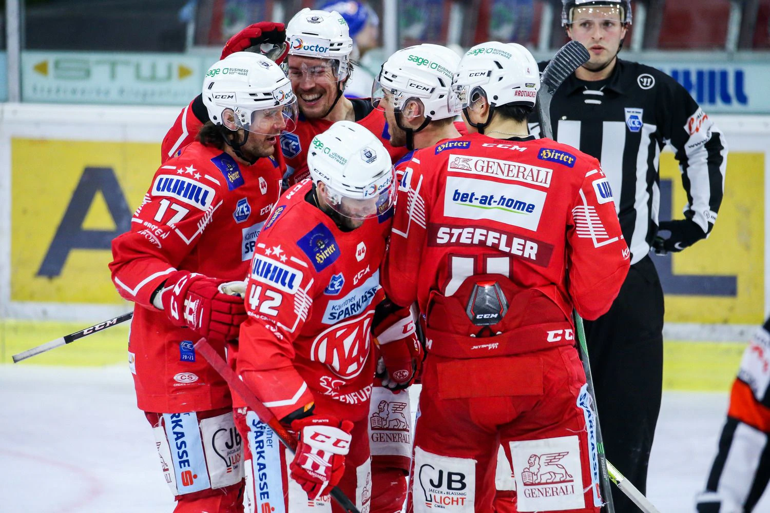 Der KAC jubelt über den Derby-Sieg und den Aufstieg ins Halbfinale.