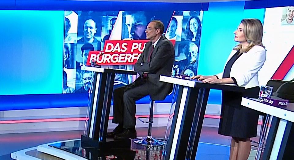 Bildungsminister Heinz Faßmann und Familienministerin Susanne Raab (beide ÖVP) beim Puls 24 Bürgerforum am Montag.