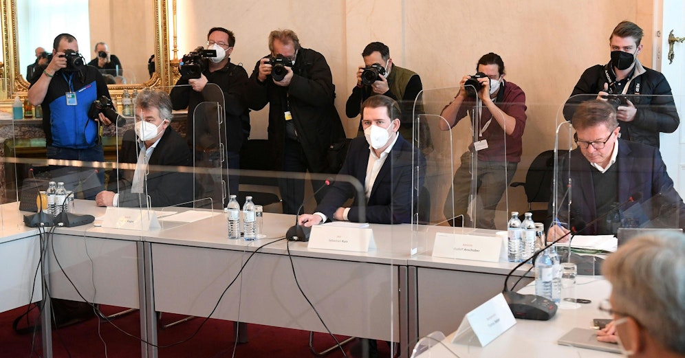 Nach stundenlangen Verhandlungen gibt die Regierung bekannt, wie es in der Corona-Krise weitergeht.