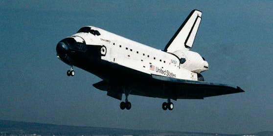 Die Raumfähre Discovery wurde am 12. August 1983 fertiggestellt und startete zu ihrem Jungfernflug am 30. August 1984. Sie wurde nach einem der Schiffe benannt, mit denen James Cook den Pazifik befuhr und 1778 Hawaii entdeckte.