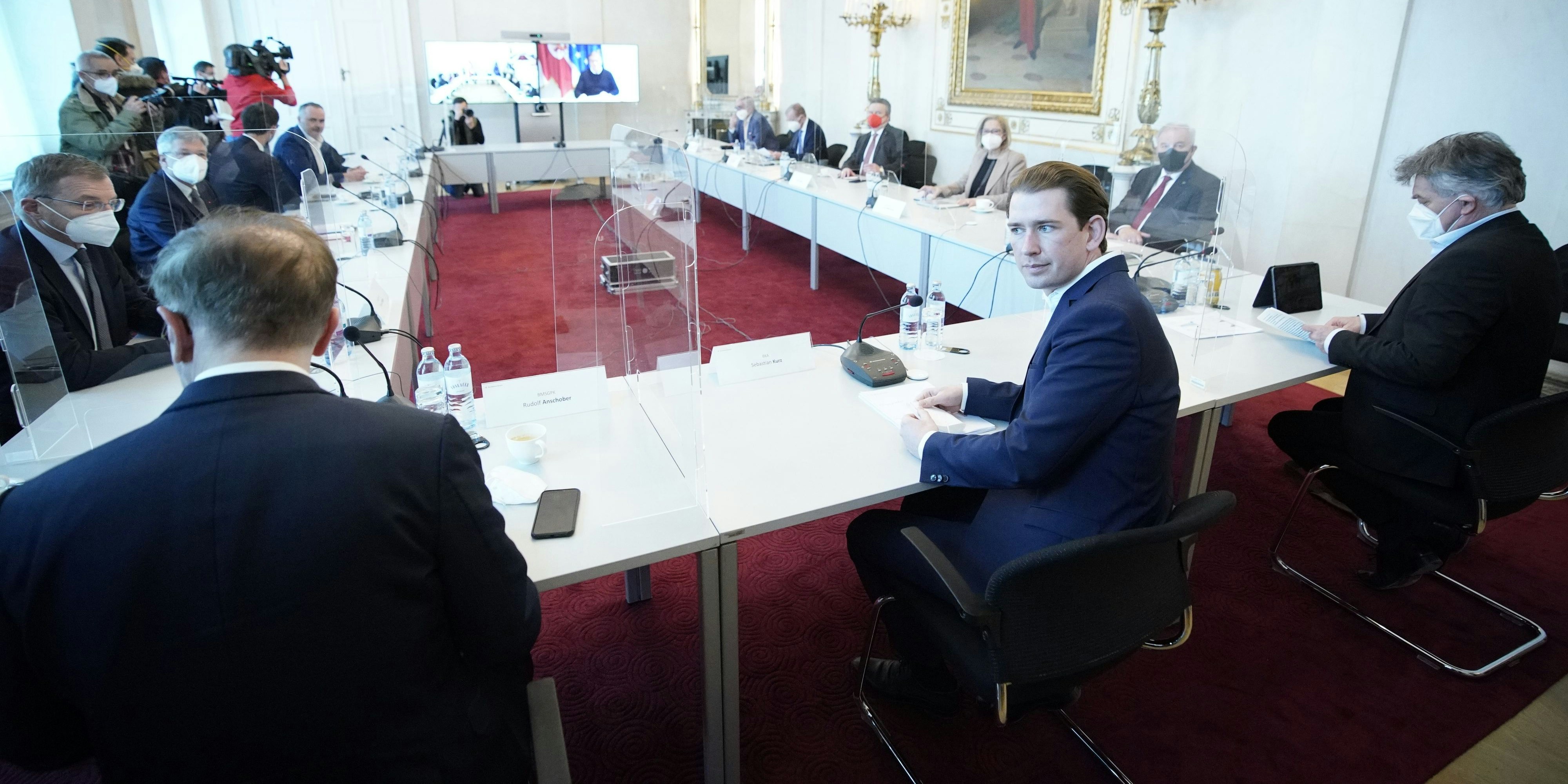 Regierung mit den Landeschefs gestern im Wiener Kanzleramt