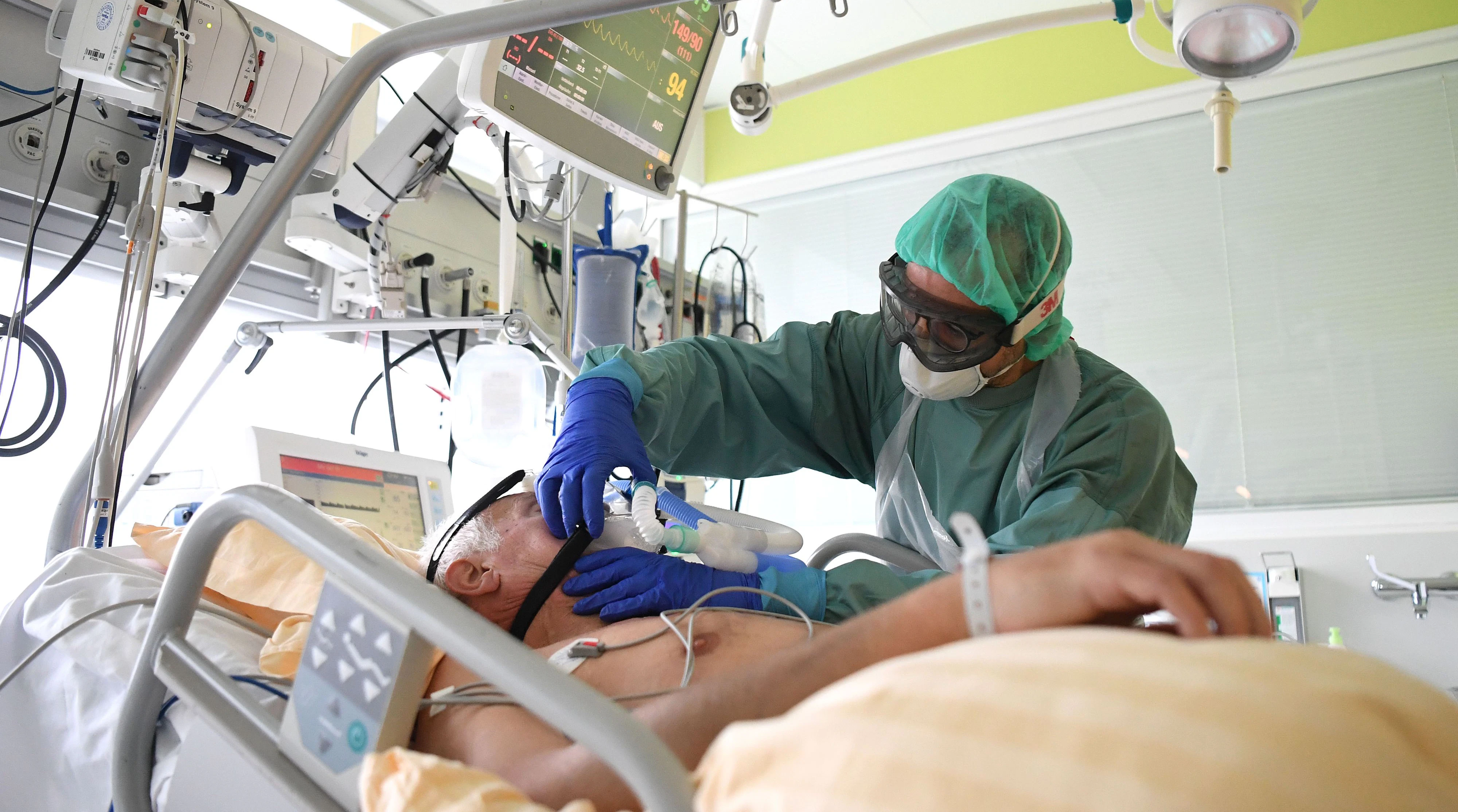 Patient auf der Intensivstation des Universitätsklinikums Tulln. Archivbild, November 2020