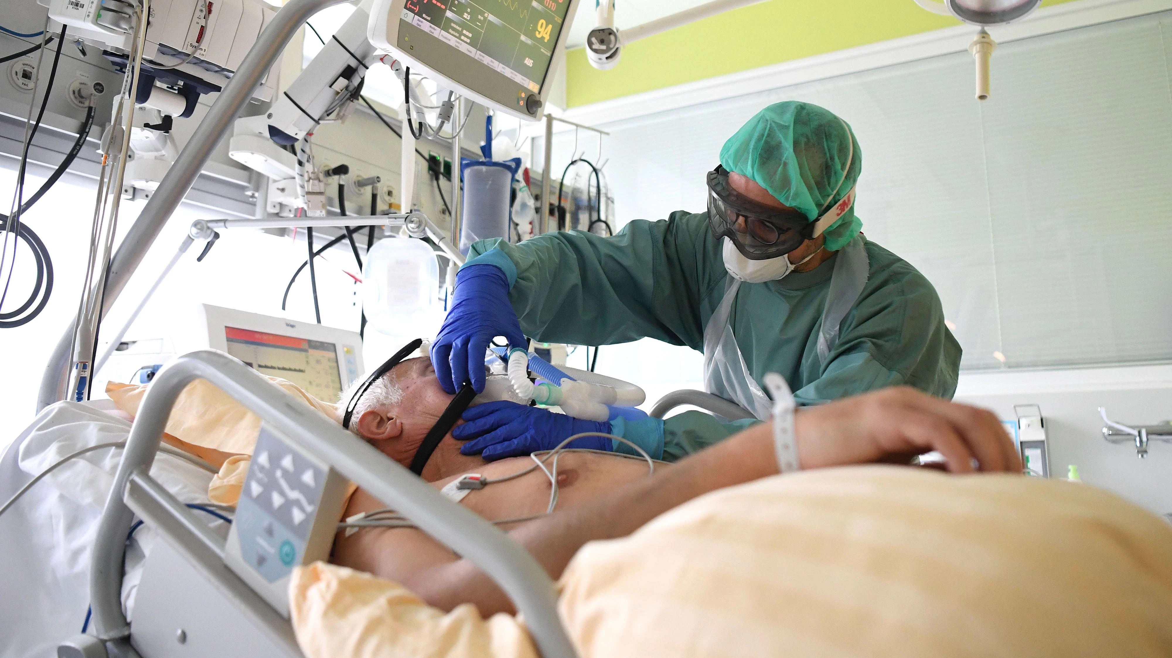 Patient auf der Intensivstation des Universitätsklinikums Tulln. Archivbild, November 2020