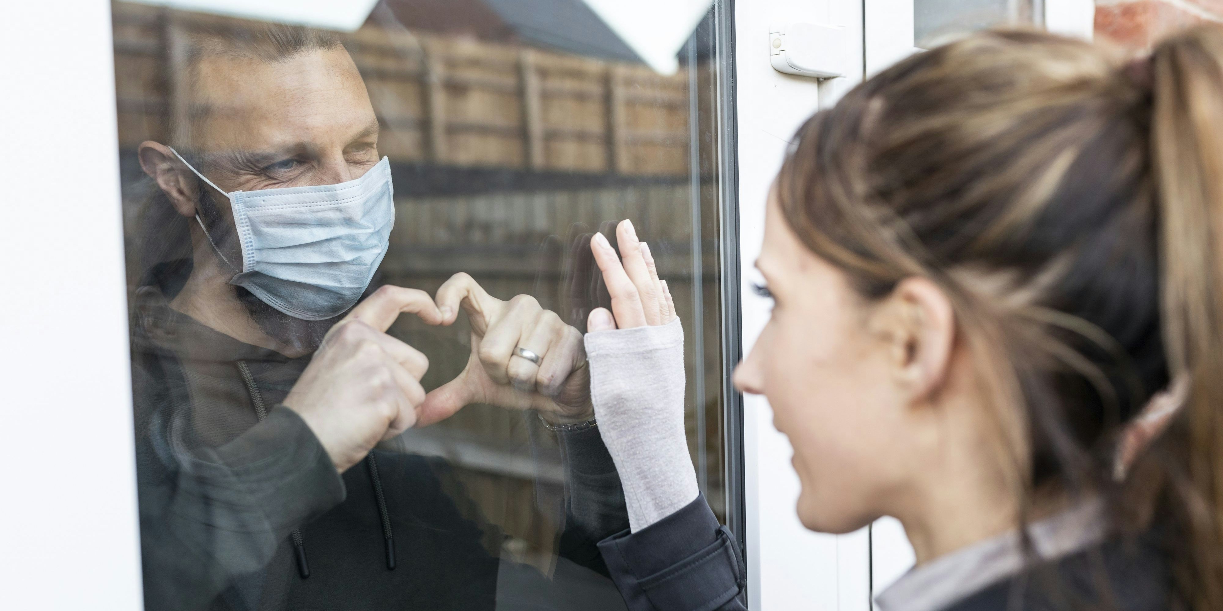 Betroffene sollen beweisen, dass sie Abstand zu ihren Partner halten.