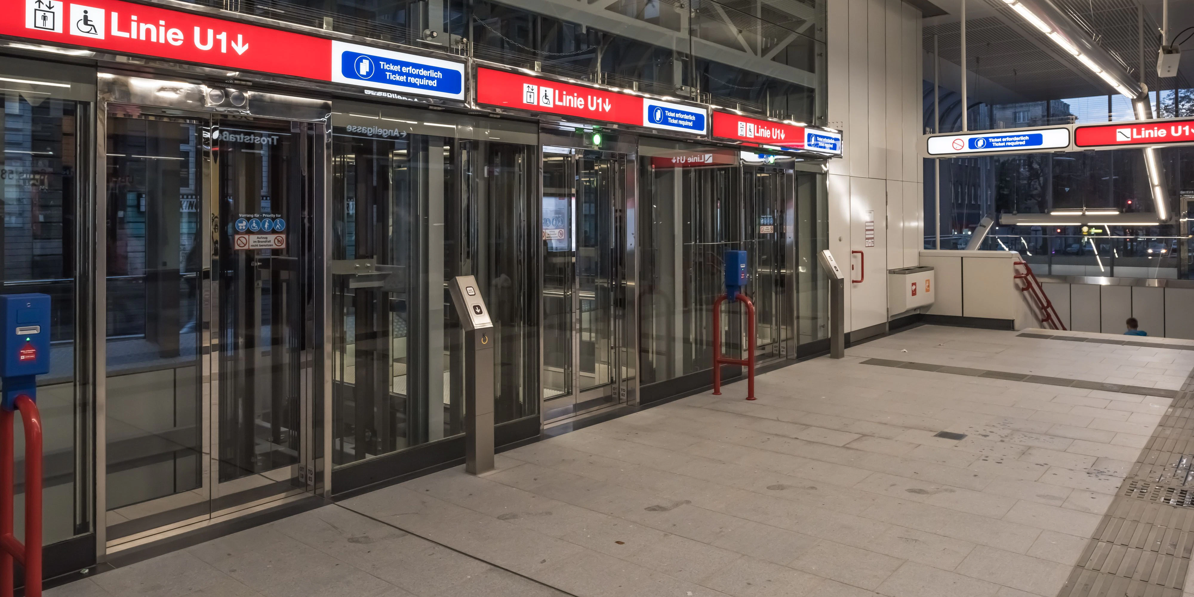 Ein Aufzug zur U-Bahnlinie U1.