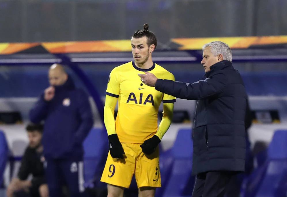 Gareth Bale im Gespräch mit Spurs-Trainer Jose Mourinho.