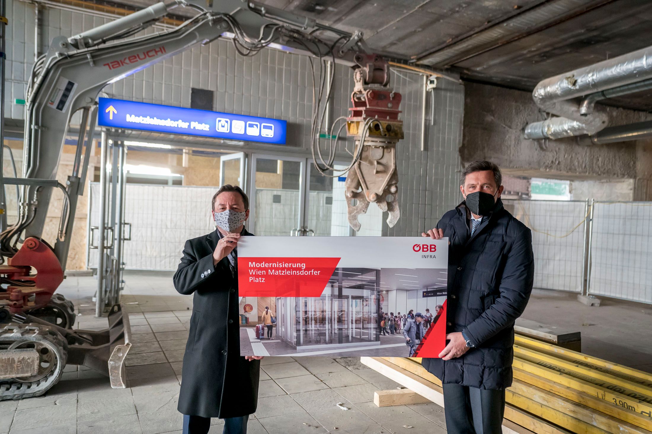 Stadtrat Peter Hanke (re.) und und ÖBB-Geschäftsbereichsleiter Neu- und Ausbau Hubert Hager am Matzleinsdorfer Platz.