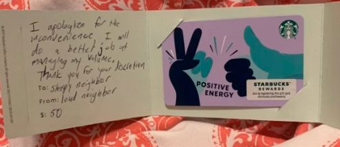 Zu lauter Sex – Nachbarn haben ein Geschenk