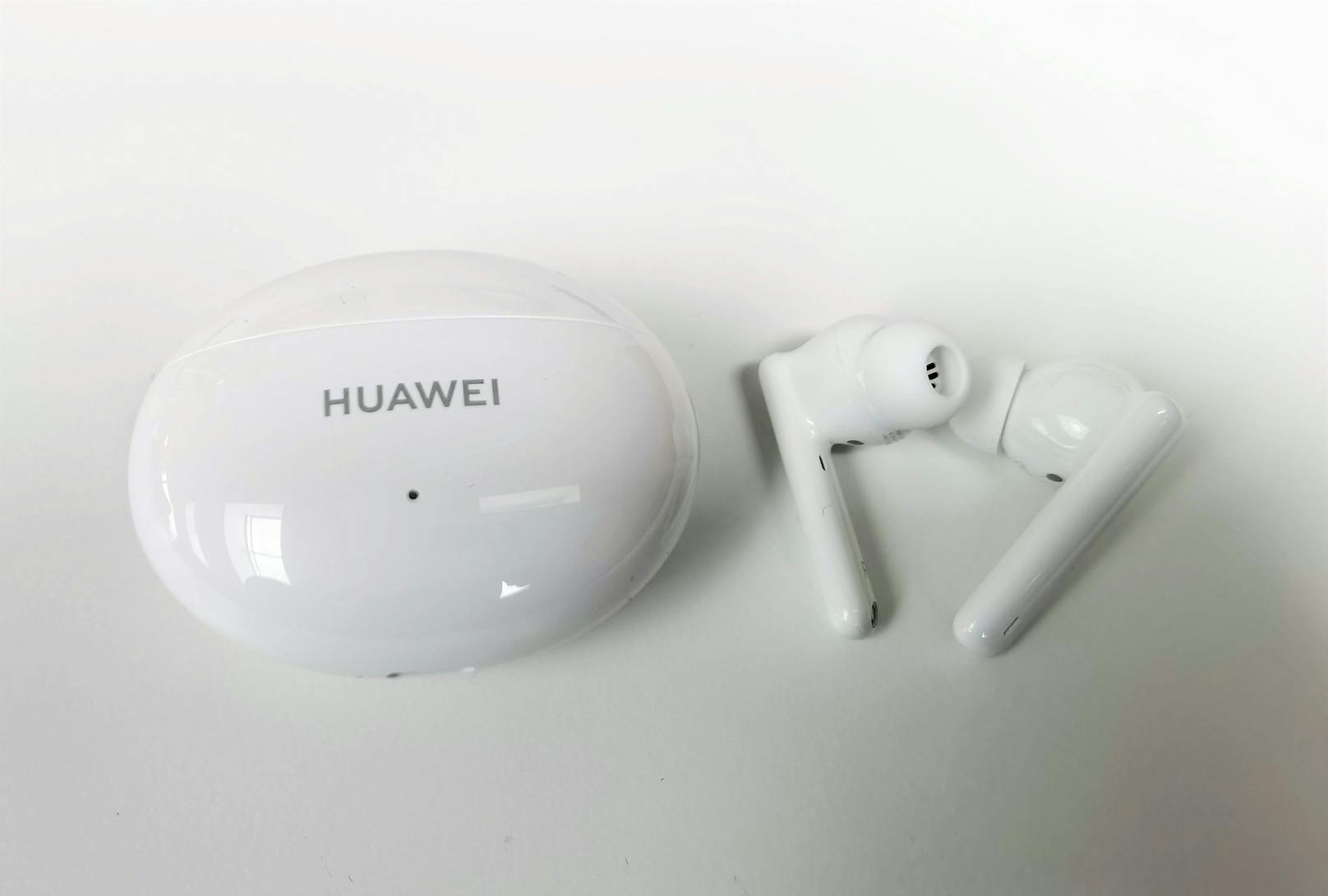 Starkes Konzept: Einerseits gibt es die neuen Huawei FreeBuds 4i um unter 100 Euro, andererseits hat man Active Noise Cancellation (ANC) verbaut.