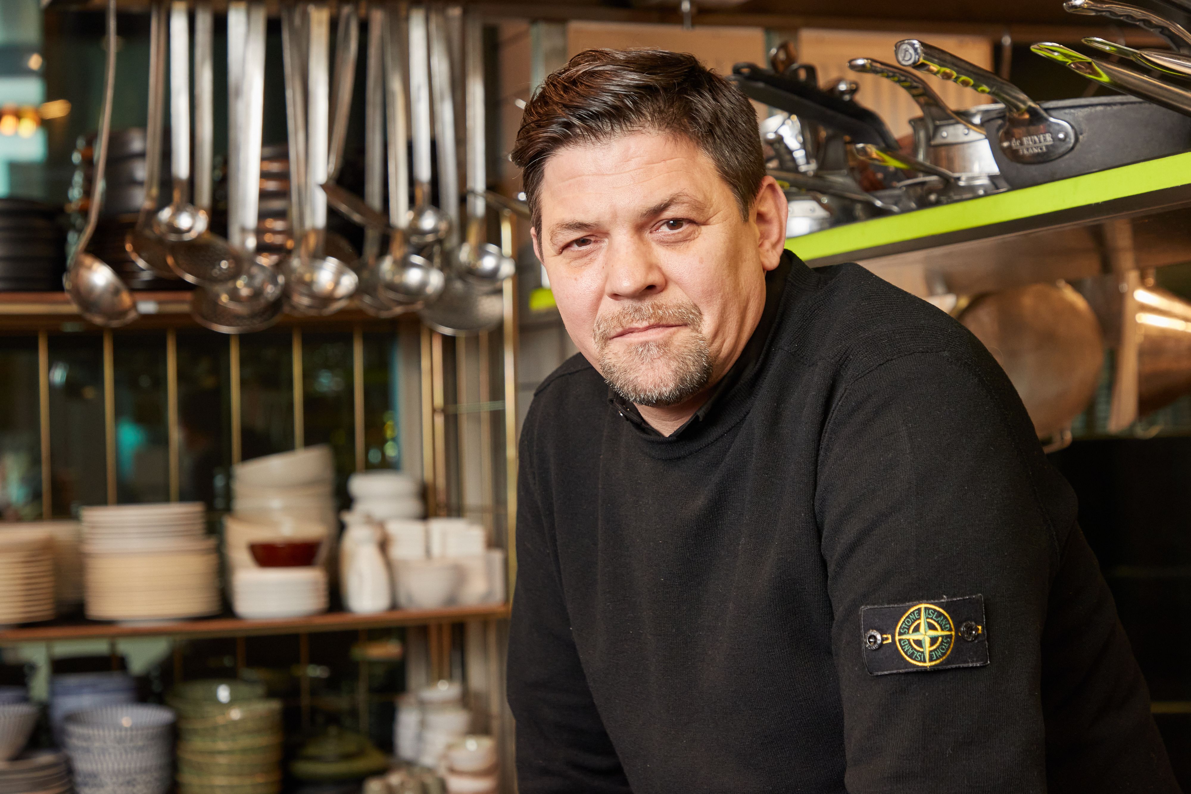 Download von www.picturedesk.com am 23.03.2021 (08:57).  15 January 2021, Hamburg: TV chef Tim Mälzer sits in the kitchen of his restaurant Die Gute Botschaft. Photo: Georg Wendt/dpa - 20210115_PD10284 - Rechteinfo: Rights Managed (RM)