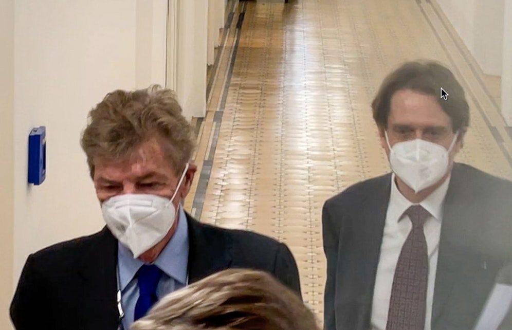 Prinz Ernst August vor Gericht.