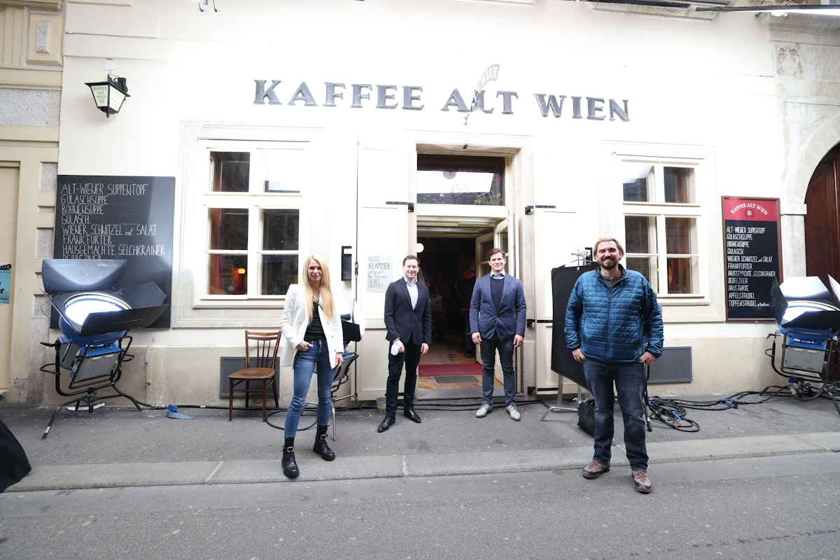 Im legendären Wiener Kaffee Alt Wien wurde für den Film "Klammer" gedreht. Alle Anwesenden waren natürlich getestet.