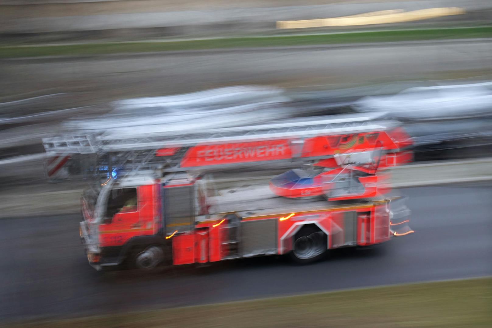 &nbsp;Die Feuerwehr musste im Wuppertal zu einem großen Einsatz wegen schwerer Brandstiftung.