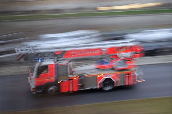  Die Feuerwehr musste im Wuppertal zu einem großen Einsatz wegen schwerer Brandstiftung.