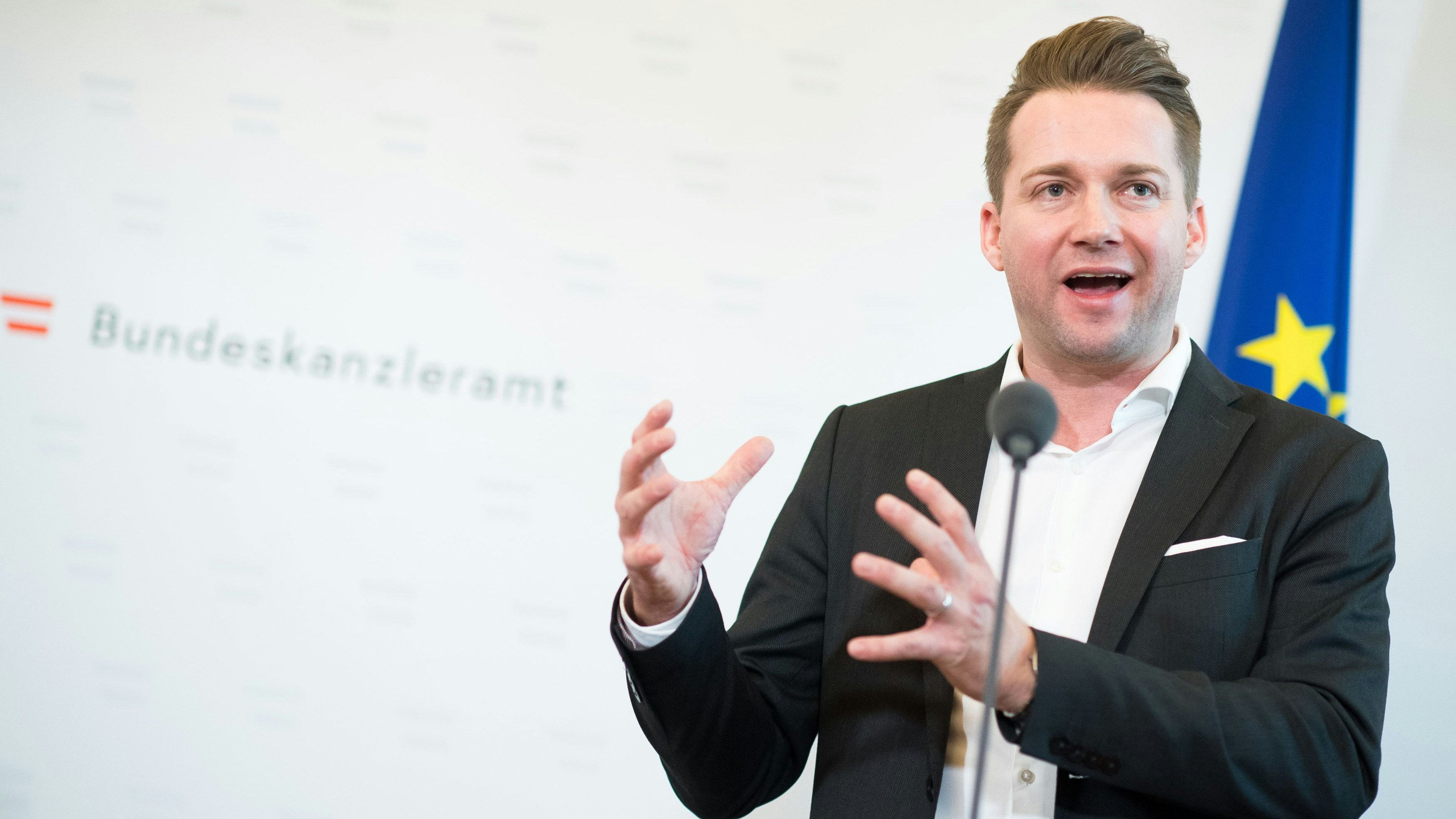 Handelsverbands-Obmann Rainer Will bei einer Pressekonferenz