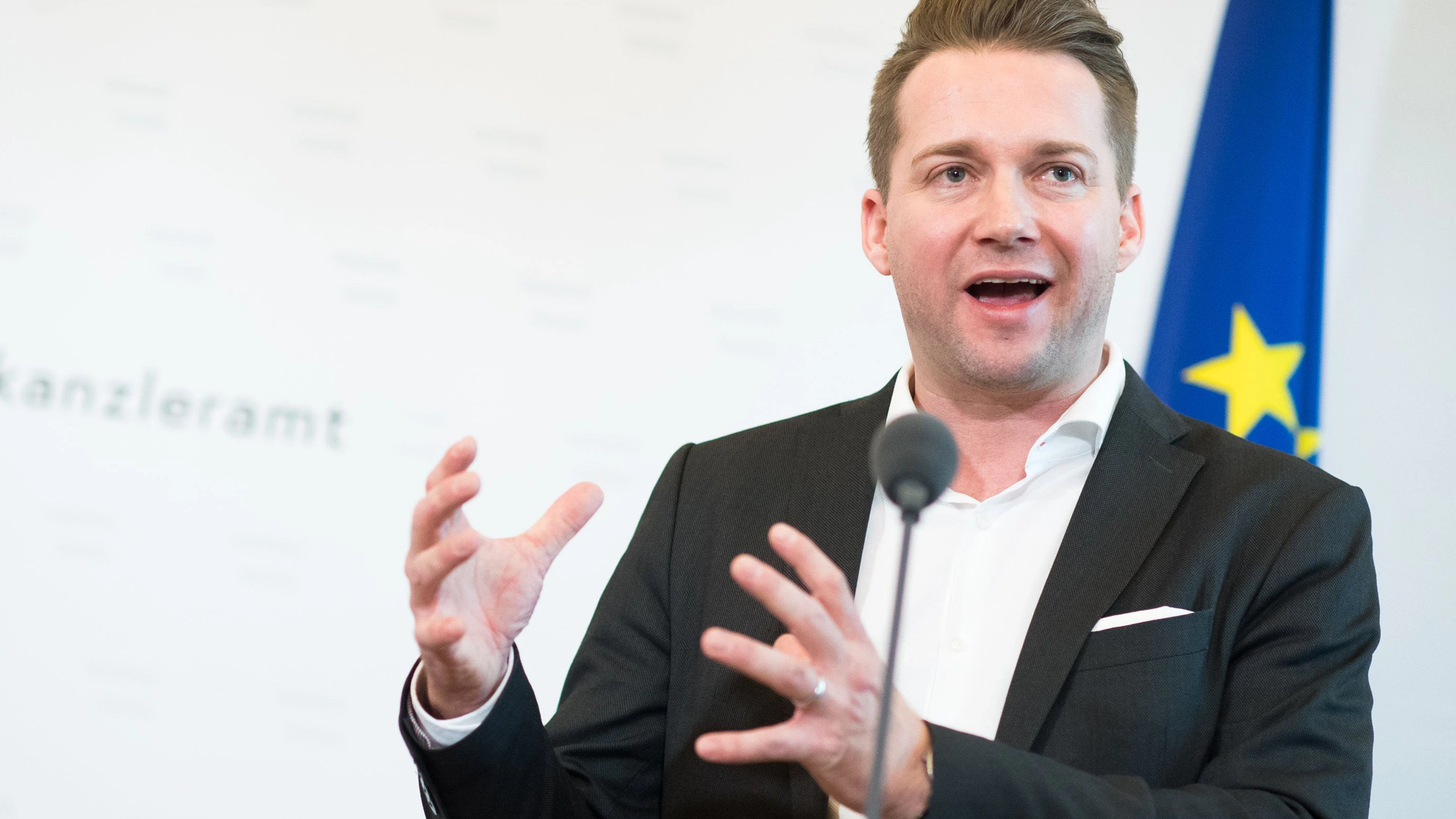 Handelsverbands-Obmann Rainer Will bei einer Pressekonferenz