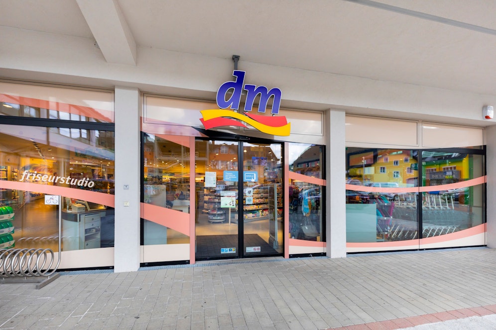 Dm begann mit einem kleinen Geschäft, mittlerweile gibt es 3.700 Standorte.