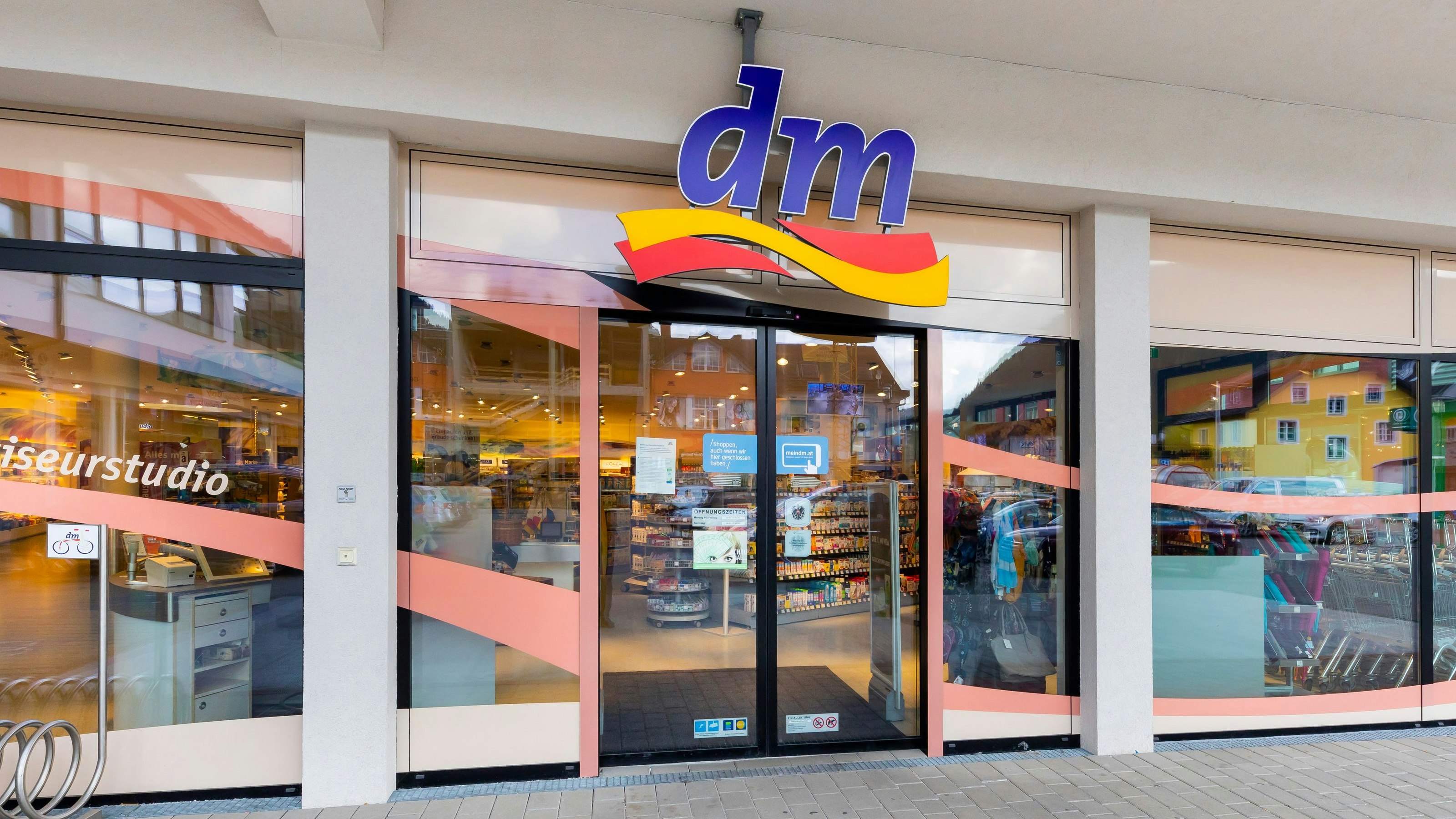 dm steigt gegen Oster-Schließungen auf die Barrikaden