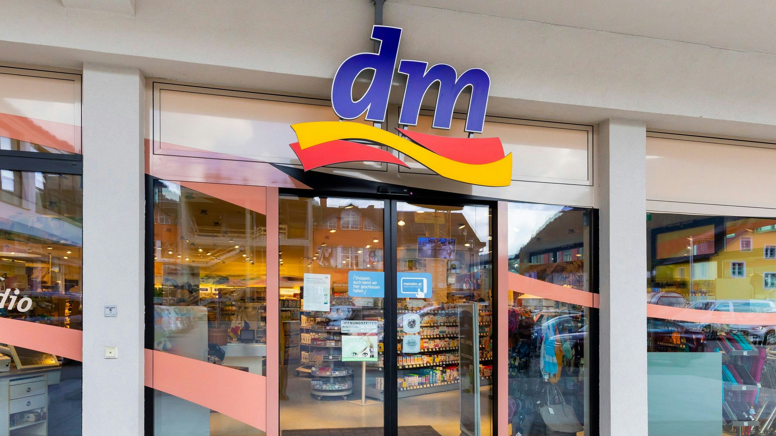 dm steigt gegen Oster-Schließungen auf die Barrikaden