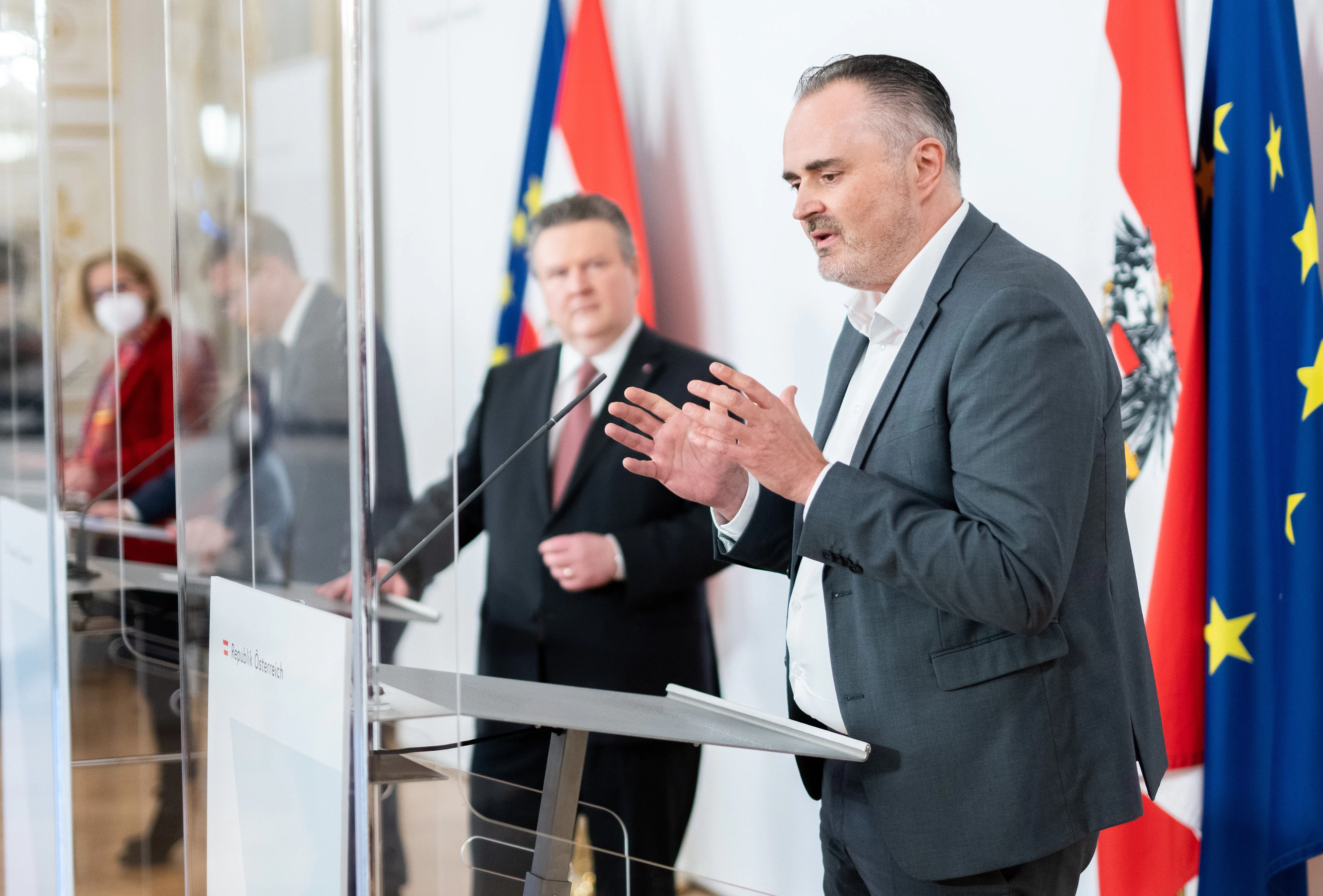 Download von www.picturedesk.com am 24.03.2021 (20:51).  ABD0071_20210324 - WIEN - ÖSTERREICH: vlnr.: LH Johanna Mikl-Leitner (ÖVP), Gesundheitsminister Rudolf Anschober (Grüne), Bgm. Michael Ludwig (SPÖ) und LH Hans Peter Doskozil (SPÖ) am Mittwoch, 24. März 2021, während einer PK im Bundeskanzleramt nach Einigung auf schärfere Maßnahmen im Osten Österreichs. - FOTO: APA/GEORG HOCHMUTH - 20210324_PD9414 - Rechteinfo: Rights Managed (RM)