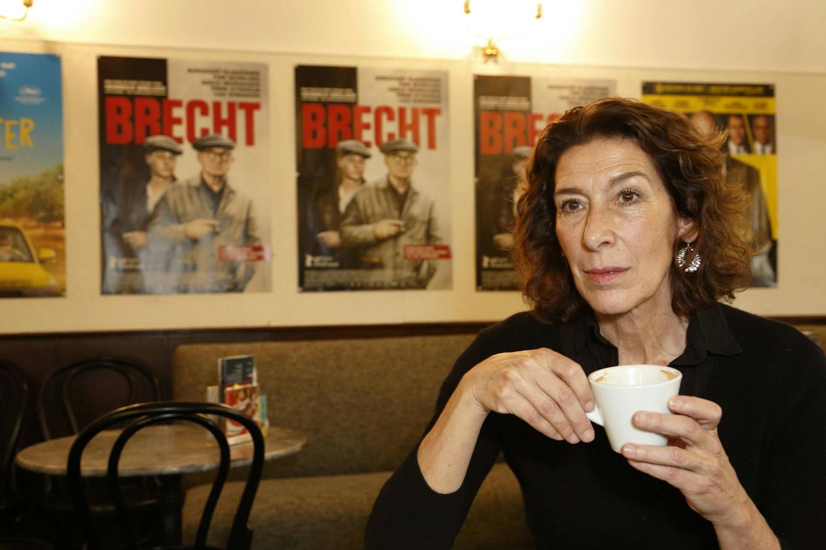 "Schwerer Entzug": Adele Neuhauser rauchte 50 Jahre