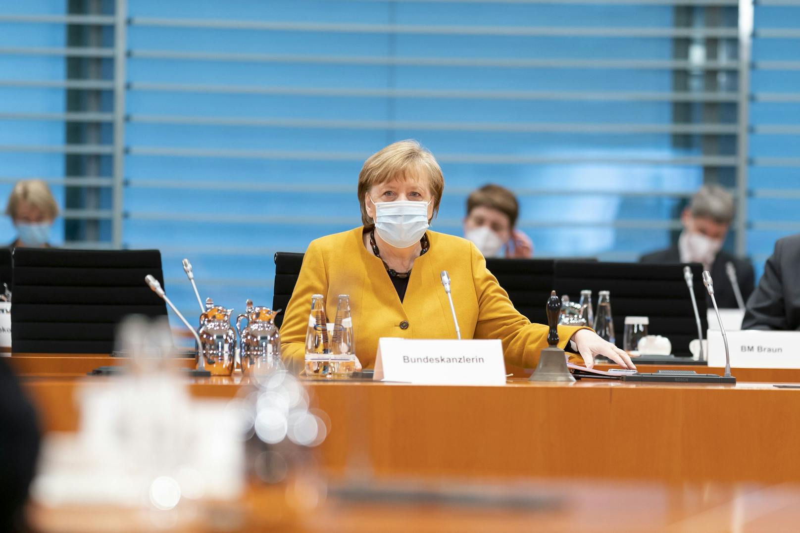 Bundeskanzlerin Angela Merkel (CDU) vor der Krisensitzung des Kabinetts in Berlin am 24. März 2021.