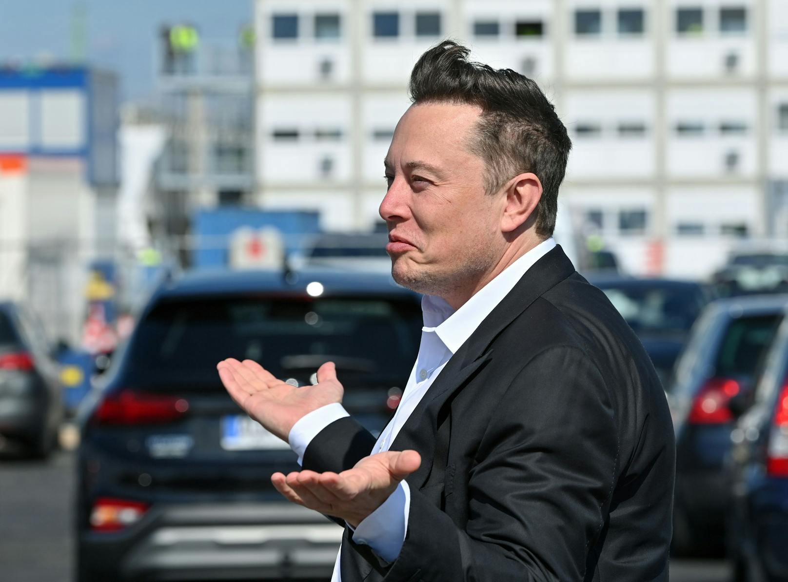 "Man kann Tesla nun mit Bitcoin kaufen", schreibt dazu Firmengründer Elon Musk auf Twitter.