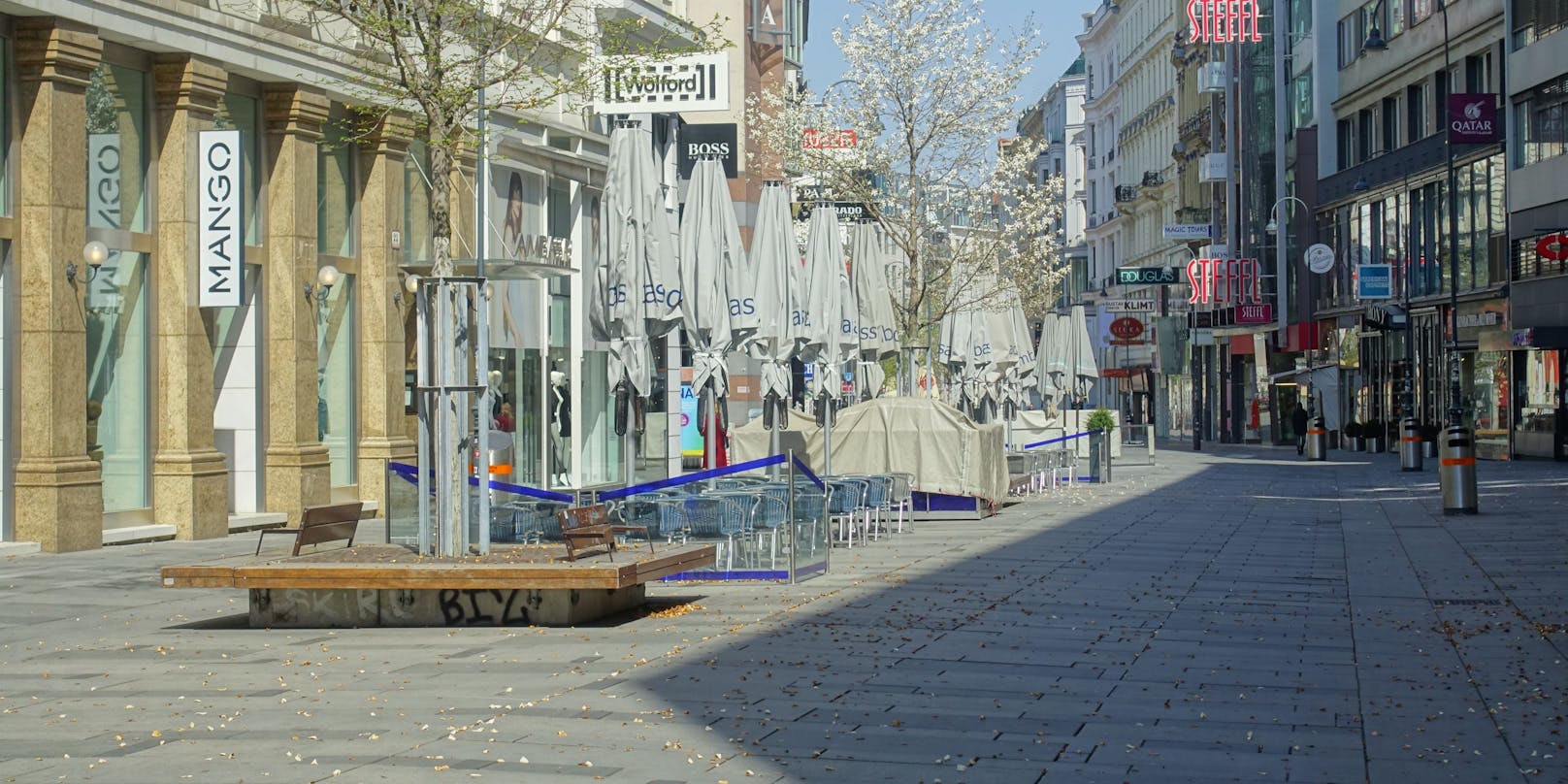 Leere Kärntnerstraße (Archivfoto). Mitte Mai sollen die Geschäfte wieder aufsperren dürfen.