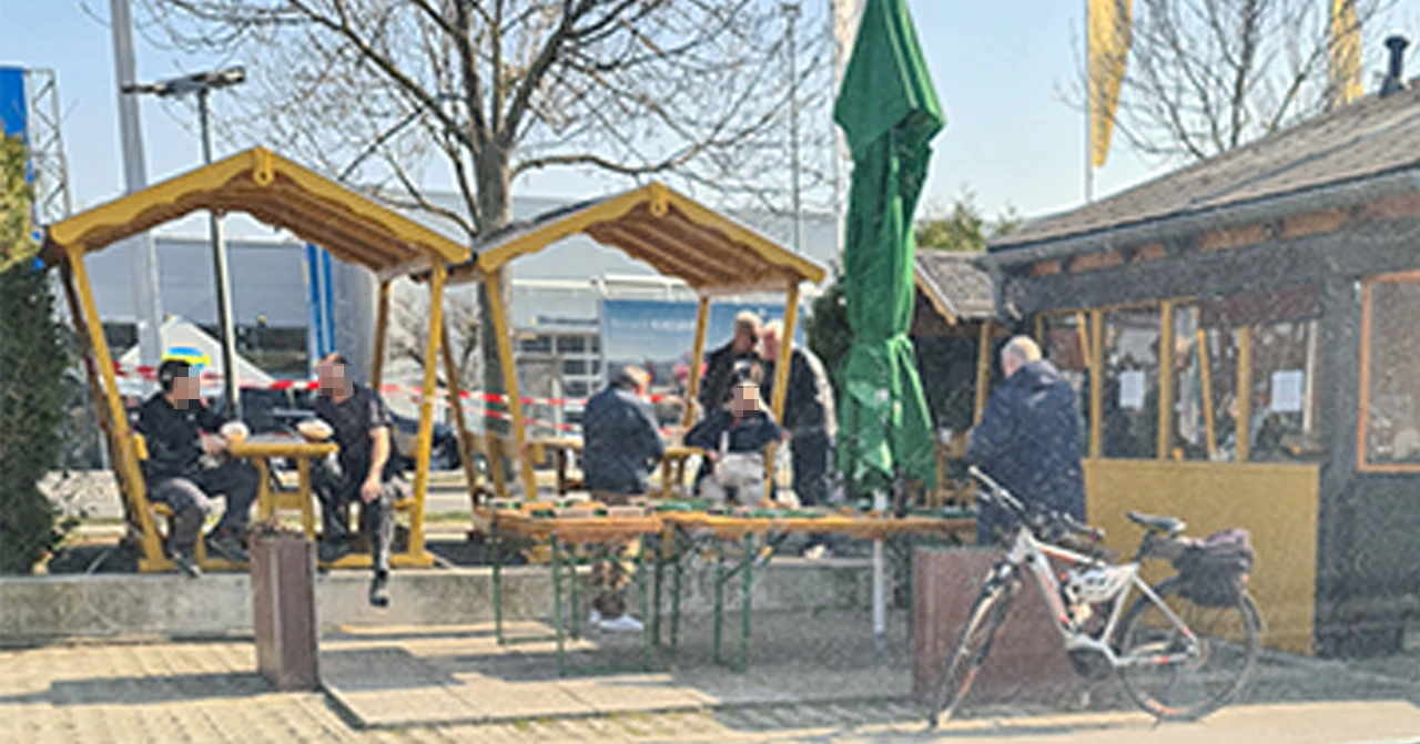 In diesem Gastgarten wurden auf die Corona-Regeln gepfiffen