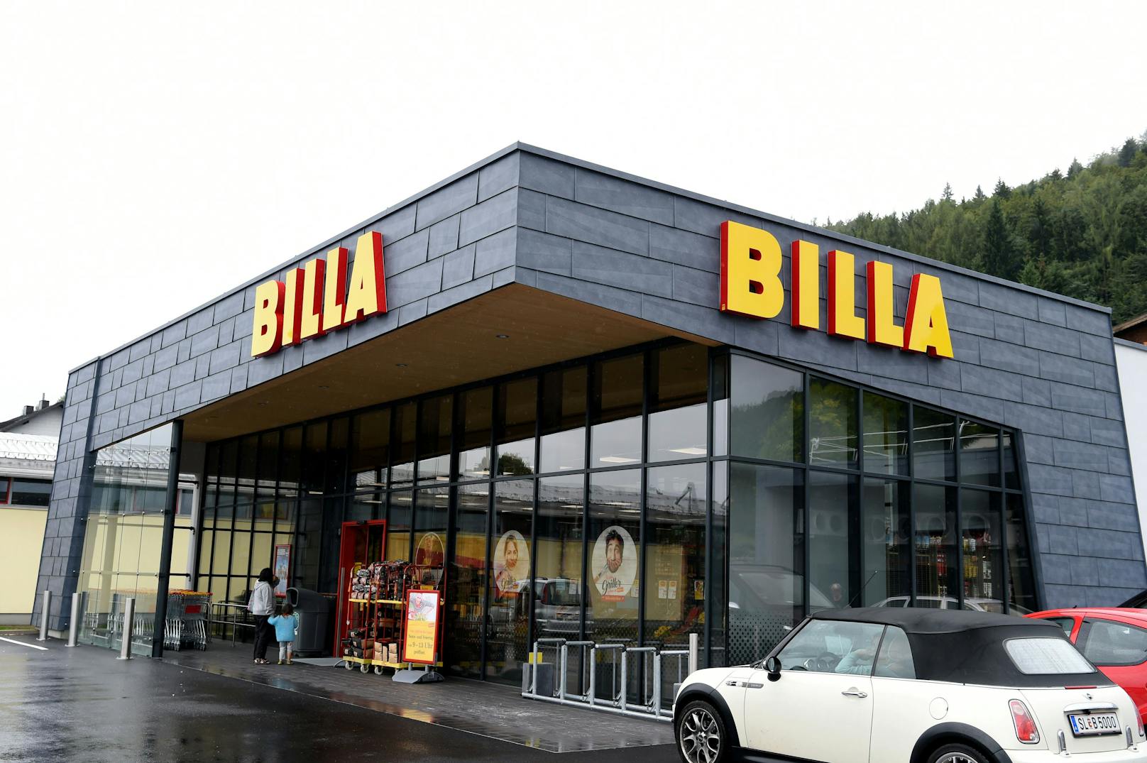 Eine Billa-Filiale von außen. Symbolbild
