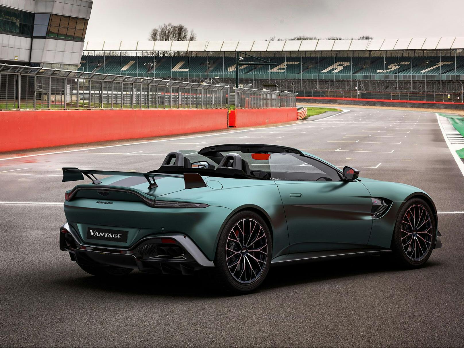 Der Aston Martin Vantage F1 Edition ist auch als Roadster erhältlich.