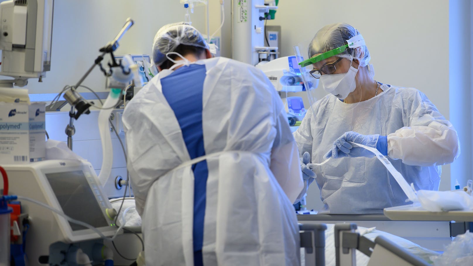 In Salzburg droht die völlige Überlastung im Spital, ein Triage-Team wird eingesetzt (Symbolbild).